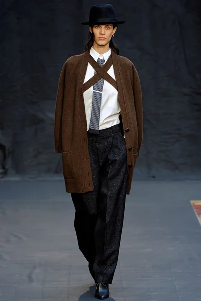 Look 15